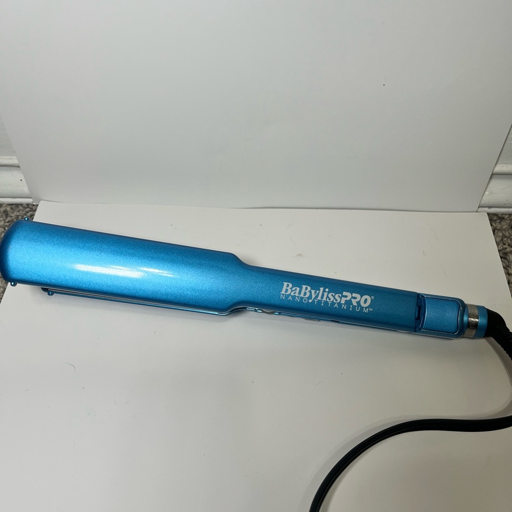 BaByliss PRO Nano Titanium Straightening Iron in Metallic Blue